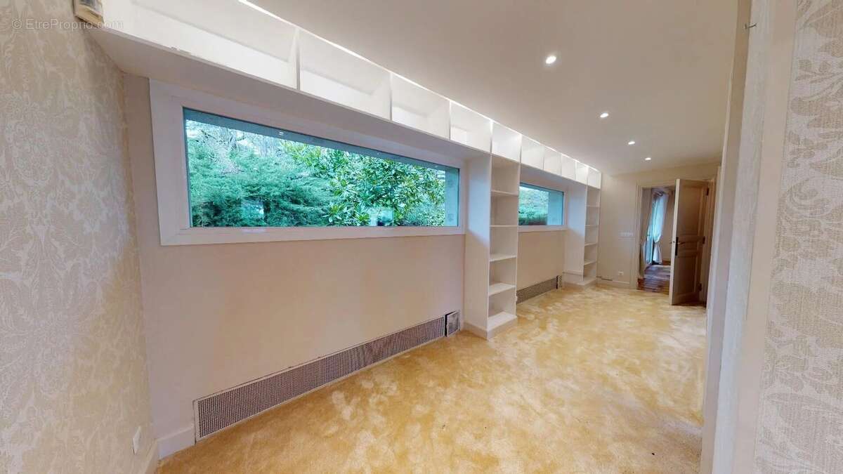 Maison à SAINT-NOM-LA-BRETECHE