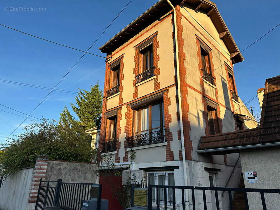 Maison à LE THILLAY