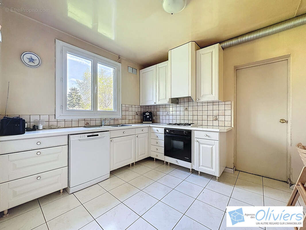 Maison à VOISINS-LE-BRETONNEUX