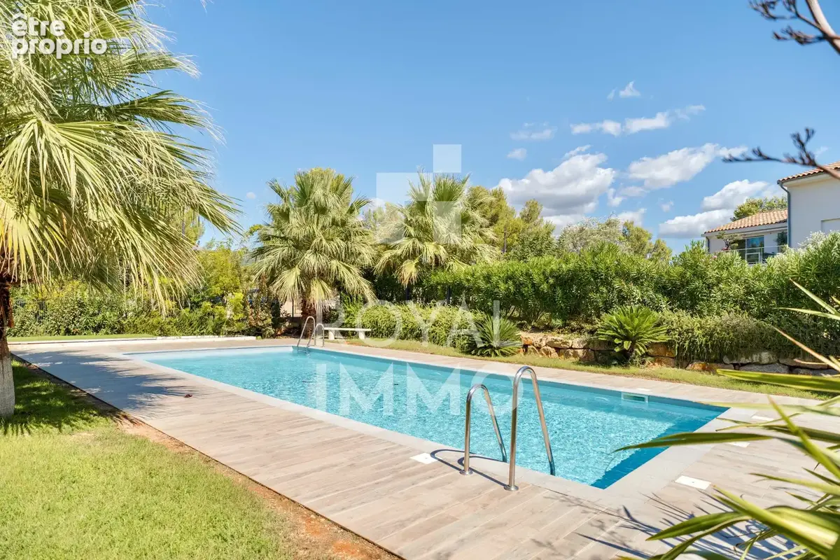 SANARY-SUR-MER   A pieds de la plage, T3 en duplex dans résidence récente avec piscine - photo 9