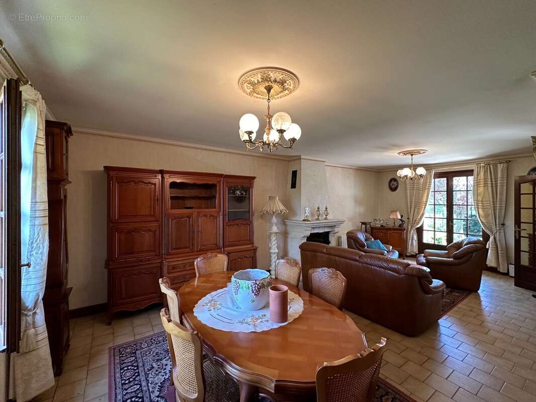 Maison à MONTGIVRAY