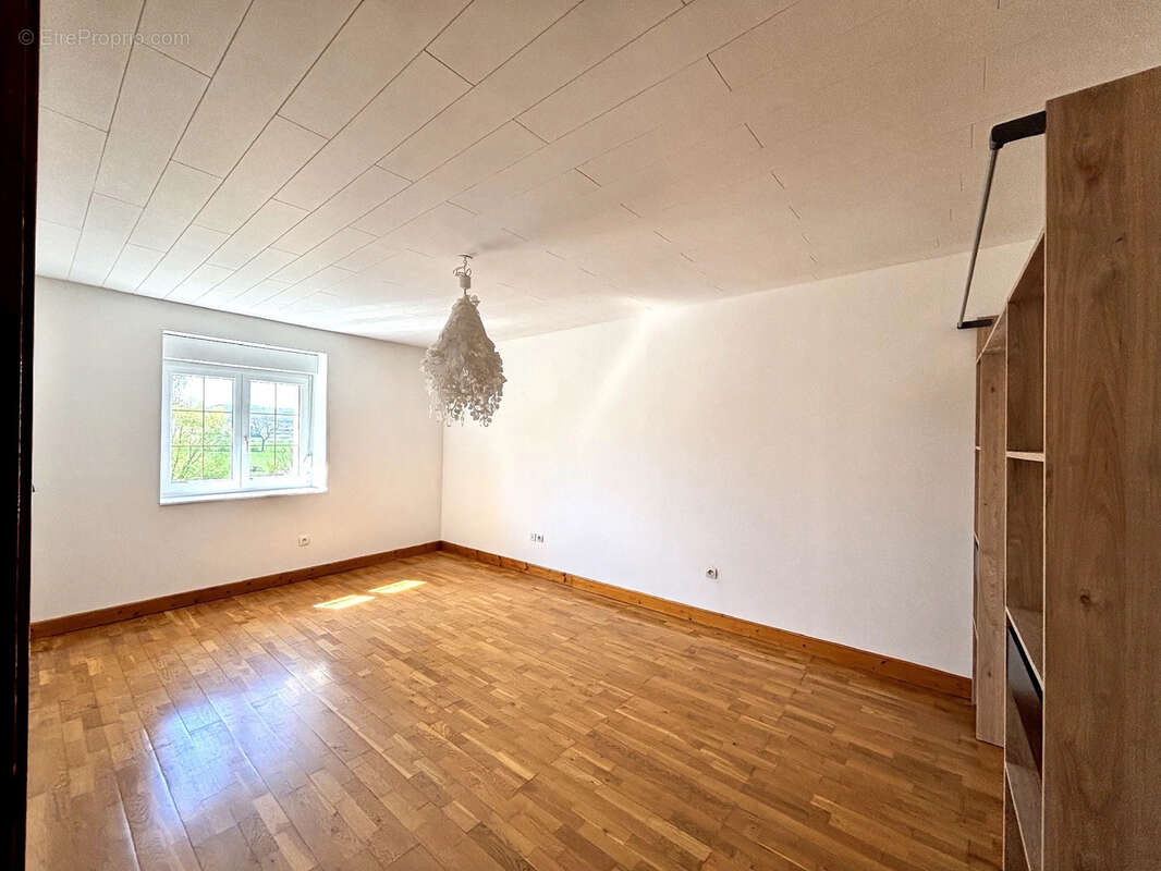 Maison à OURCHES-SUR-MEUSE