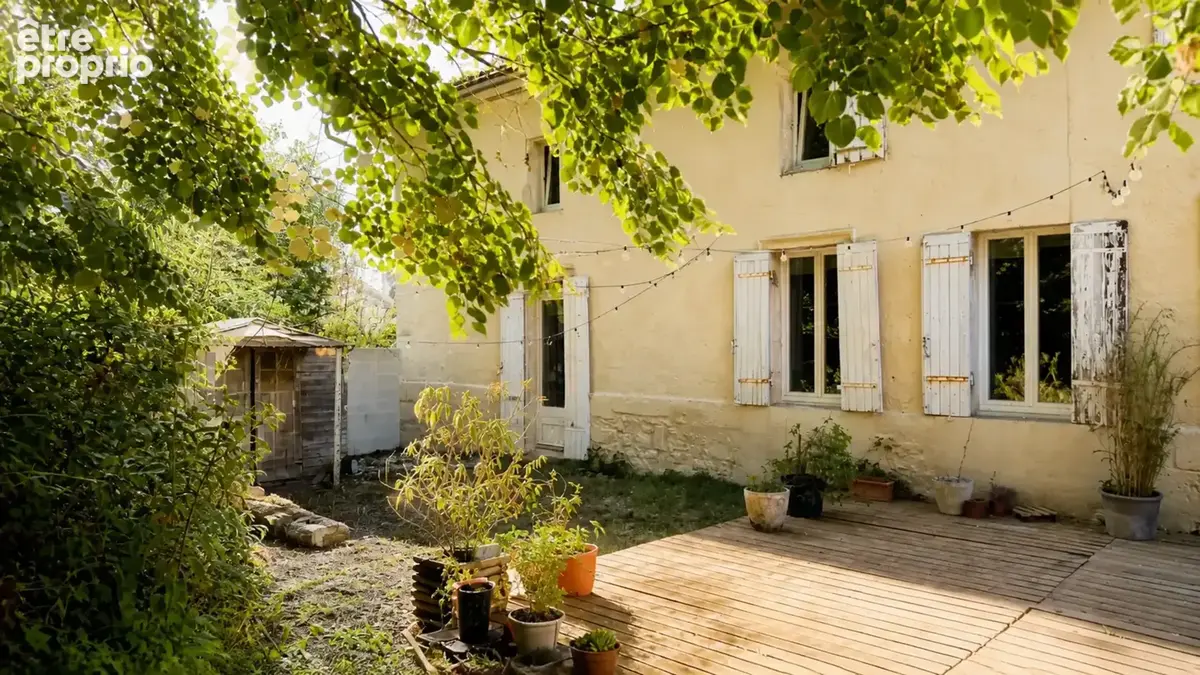 Propriété de charme de 425 m2 sur 2,8 hectares avec piscine   Idéal projet mixte ou investissement à La Sauve - photo 12