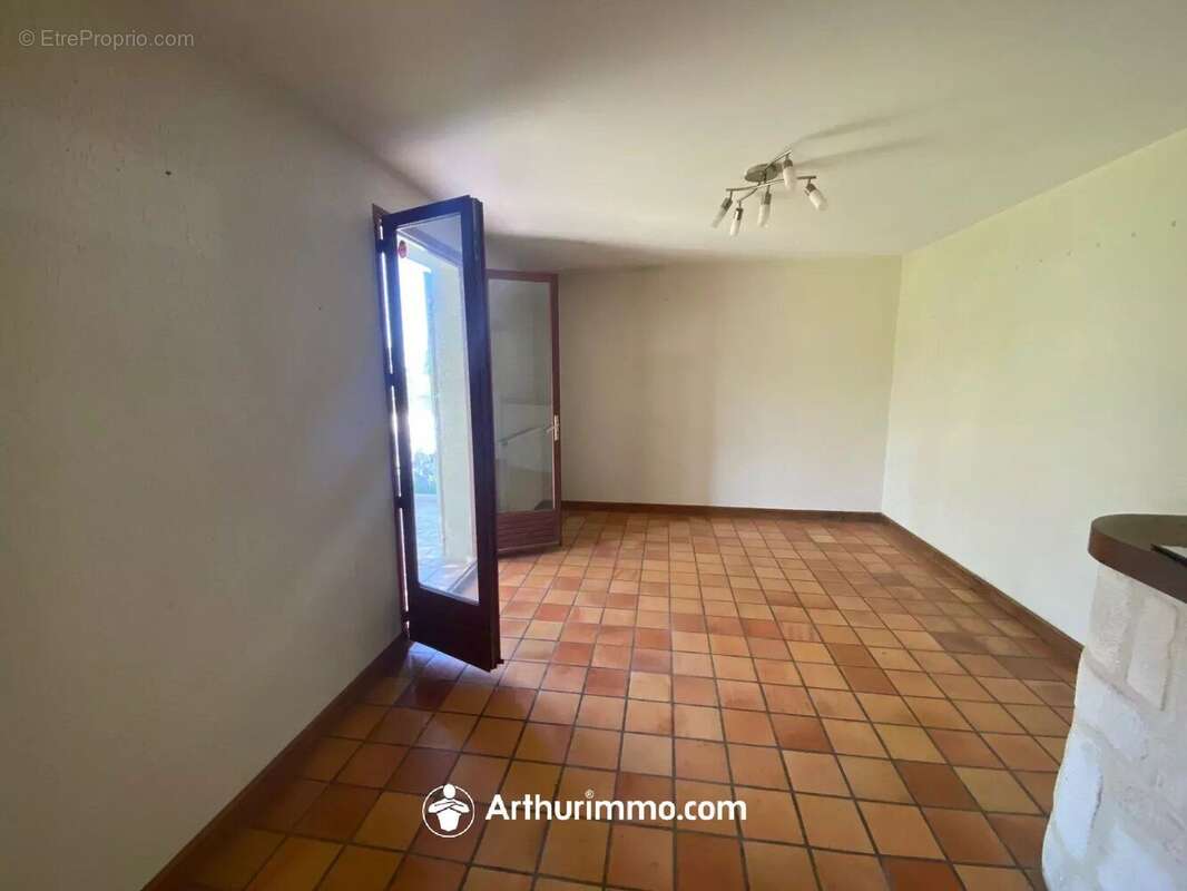 Maison à CONTRE