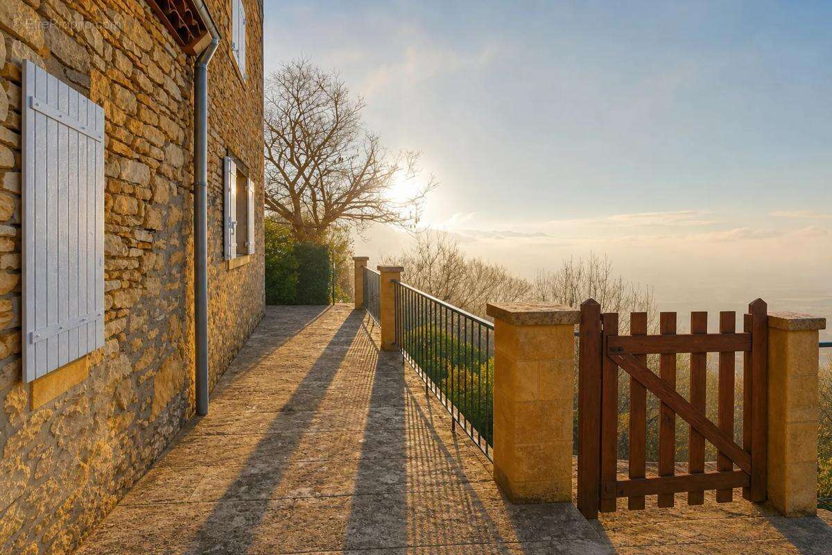 Maison périgourdine avec vue spectaculaire et grotte classée - photo 2
