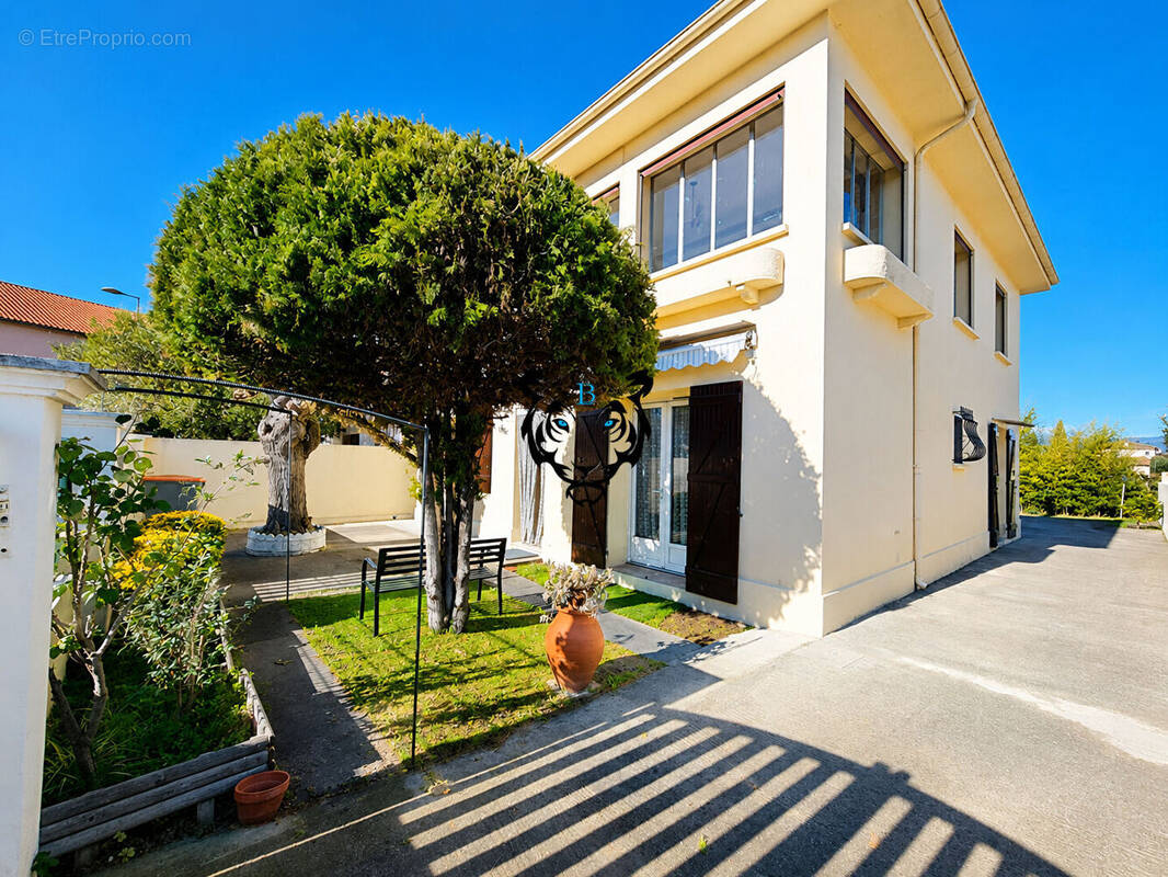Maison à LE MUY