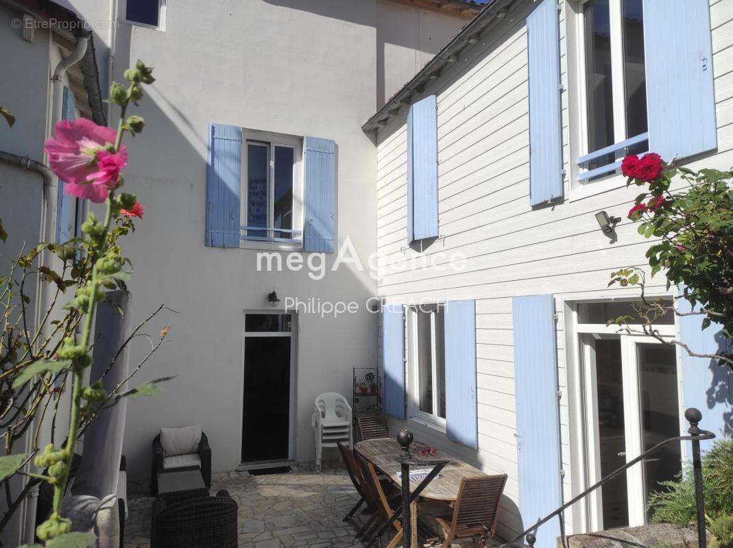 Maison à SAINT-JEAN-D'ANGELY