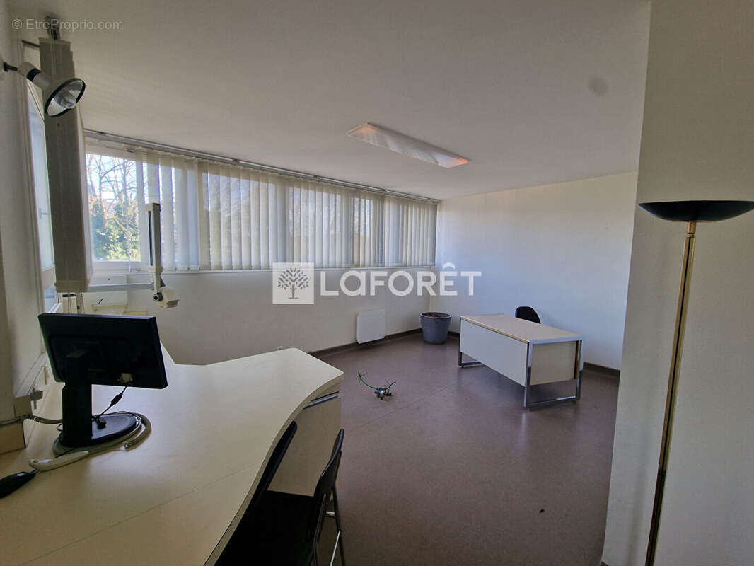 Commerce à ONET-LE-CHATEAU