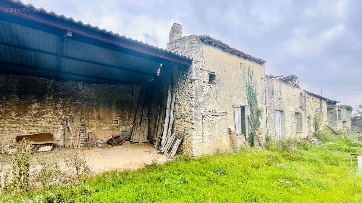 Maison à VOUZAILLES