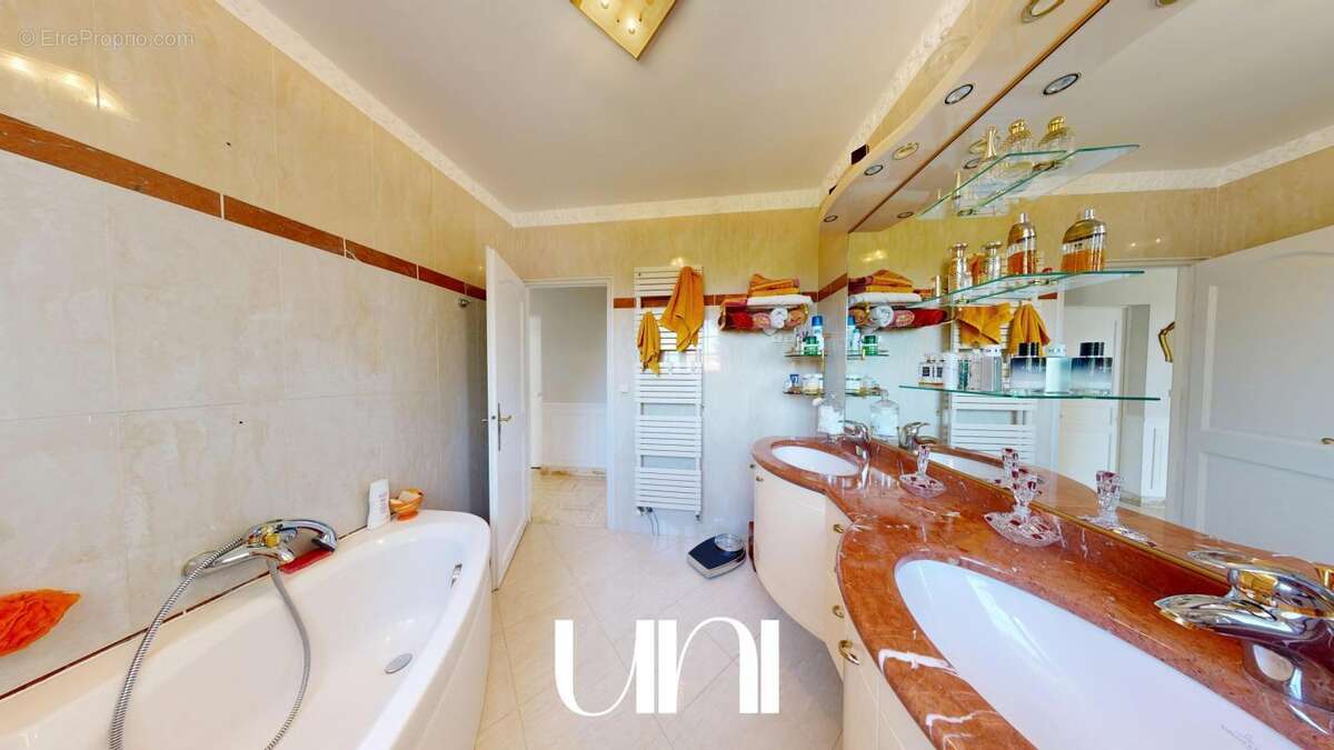 Maison 6 pièces 142m2 avec piscine - Colomby-Anguerny - photo 17