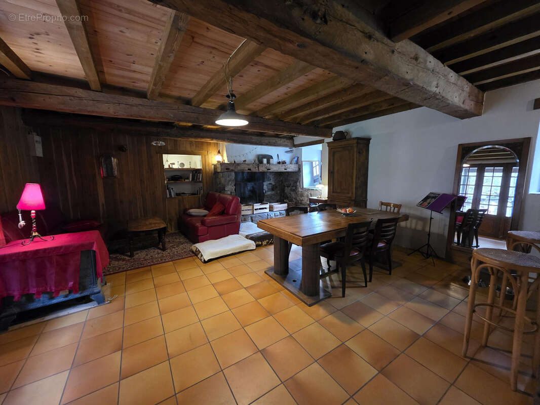 Maison à ESTAING