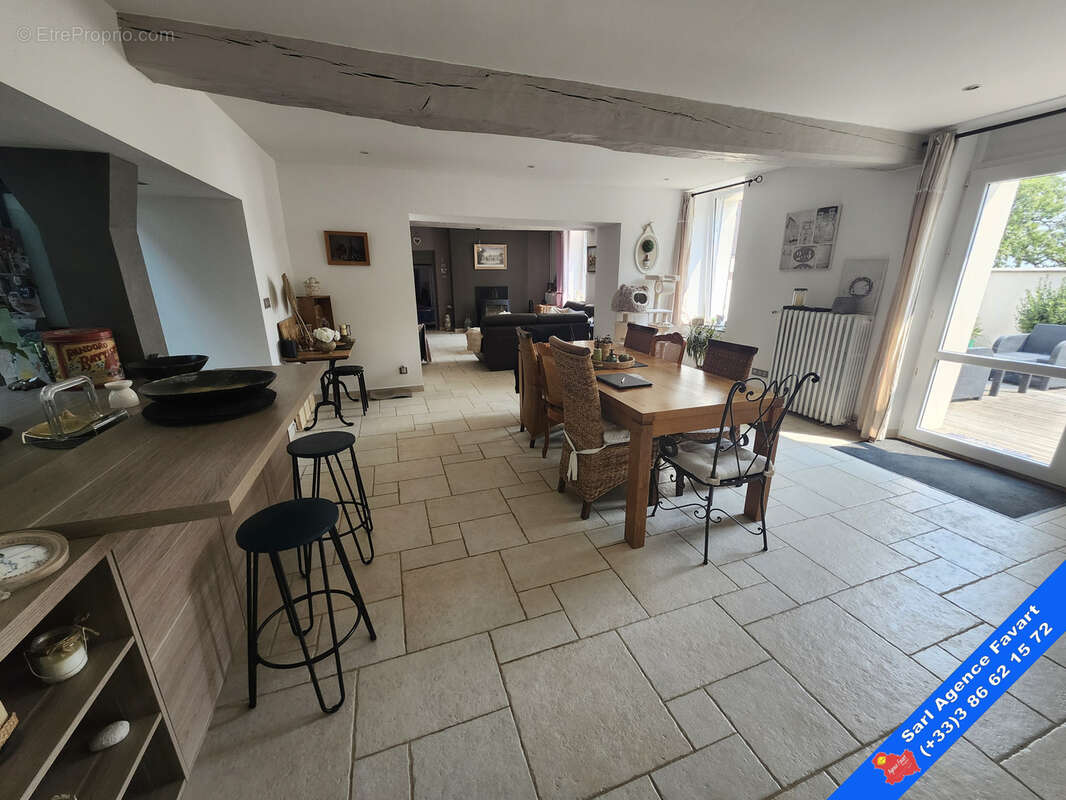Jolie maison rénovée avec grand jardin, maison d'amis et garage. - photo 2