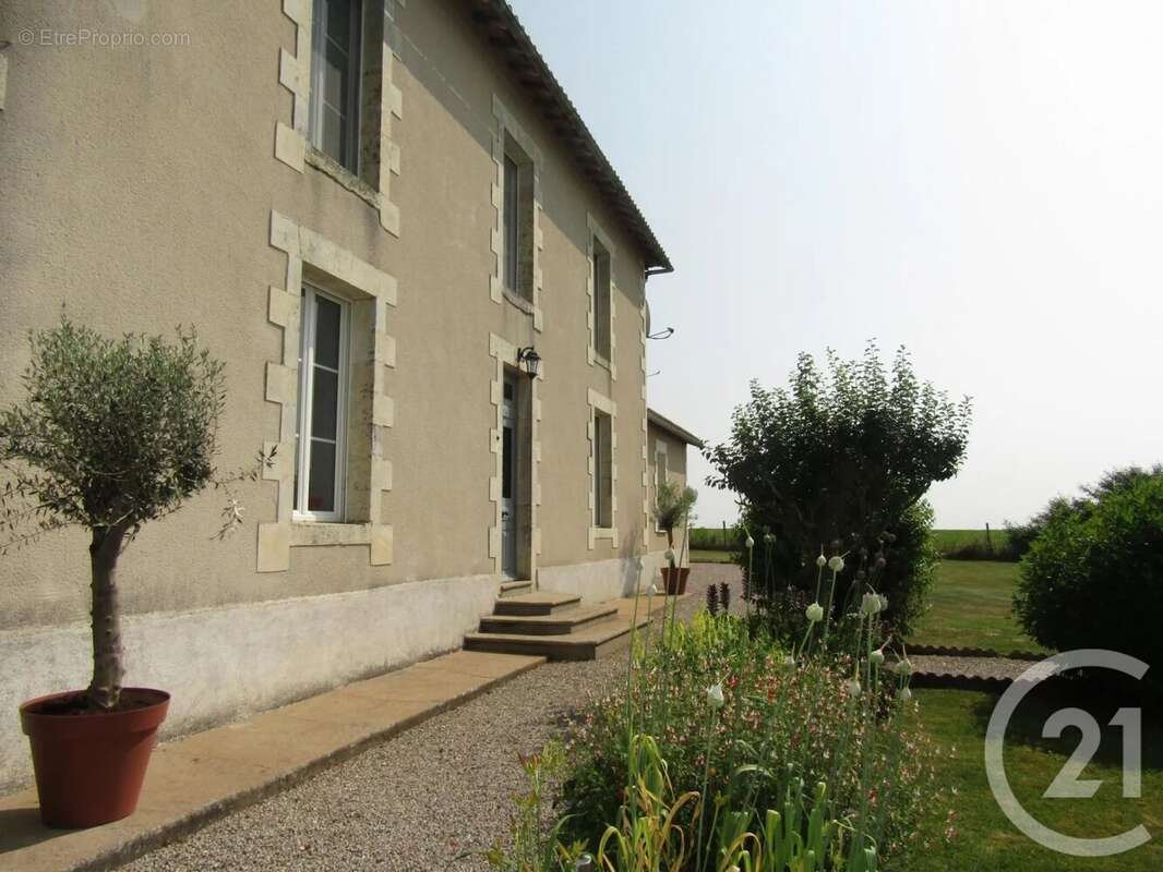 Maison à SAINT-COUTANT