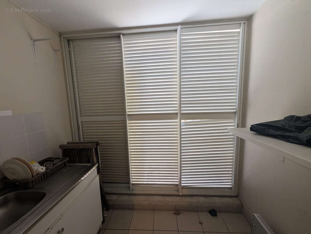 Commerce 78 m² à Saint-Pierre  - photo 6