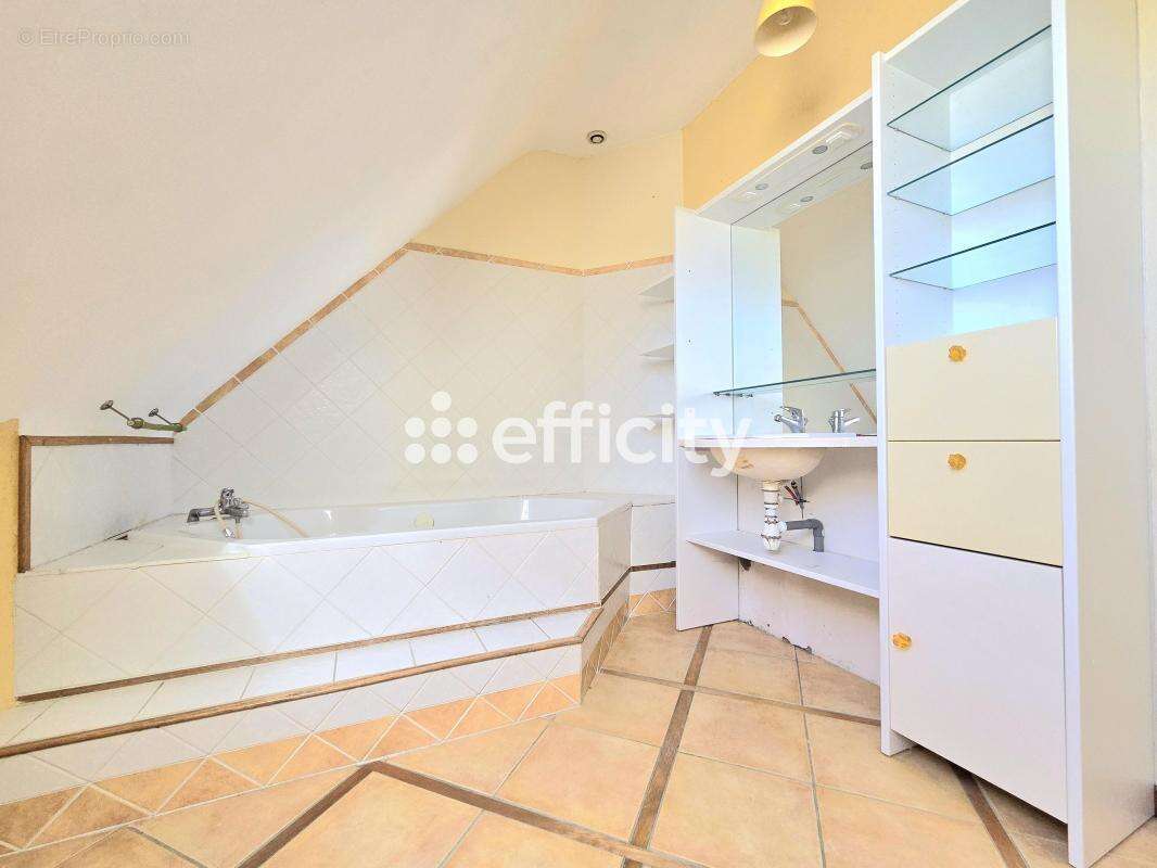 Maison 143 m² à Courtillers  - photo 16