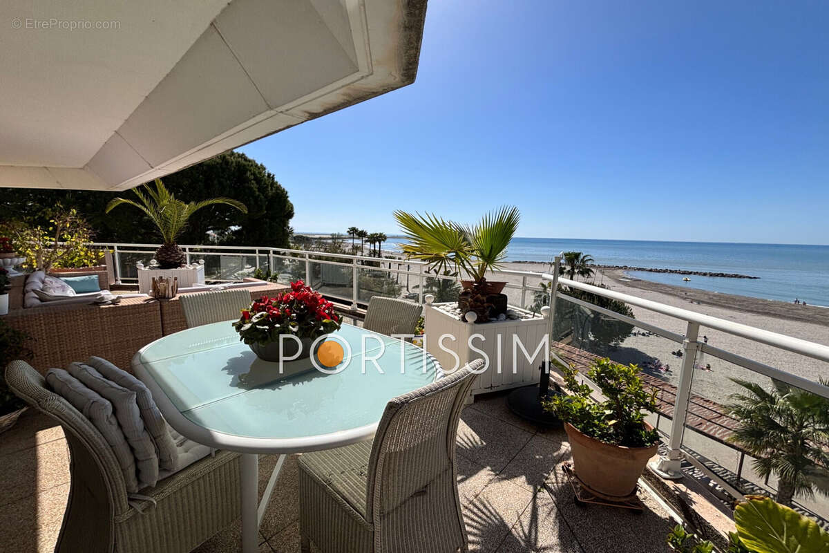 Appartement à SAINT-LAURENT-DU-VAR