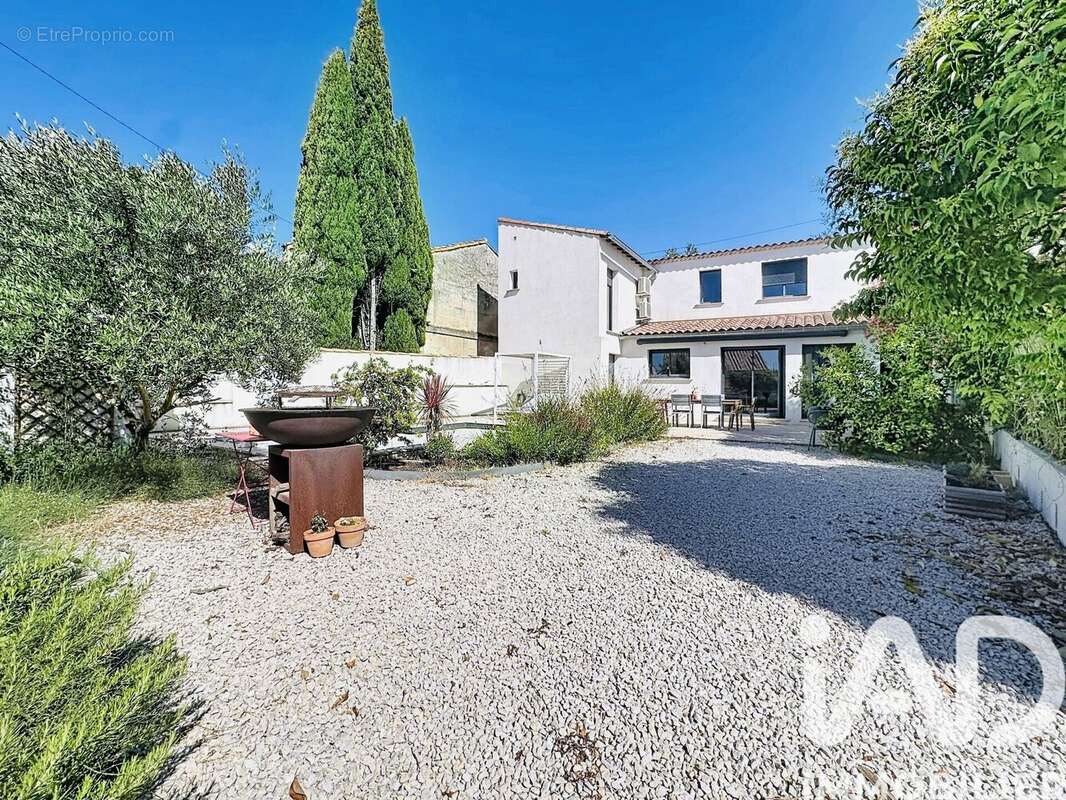 Maison 152 m² à Arles  - photo 2