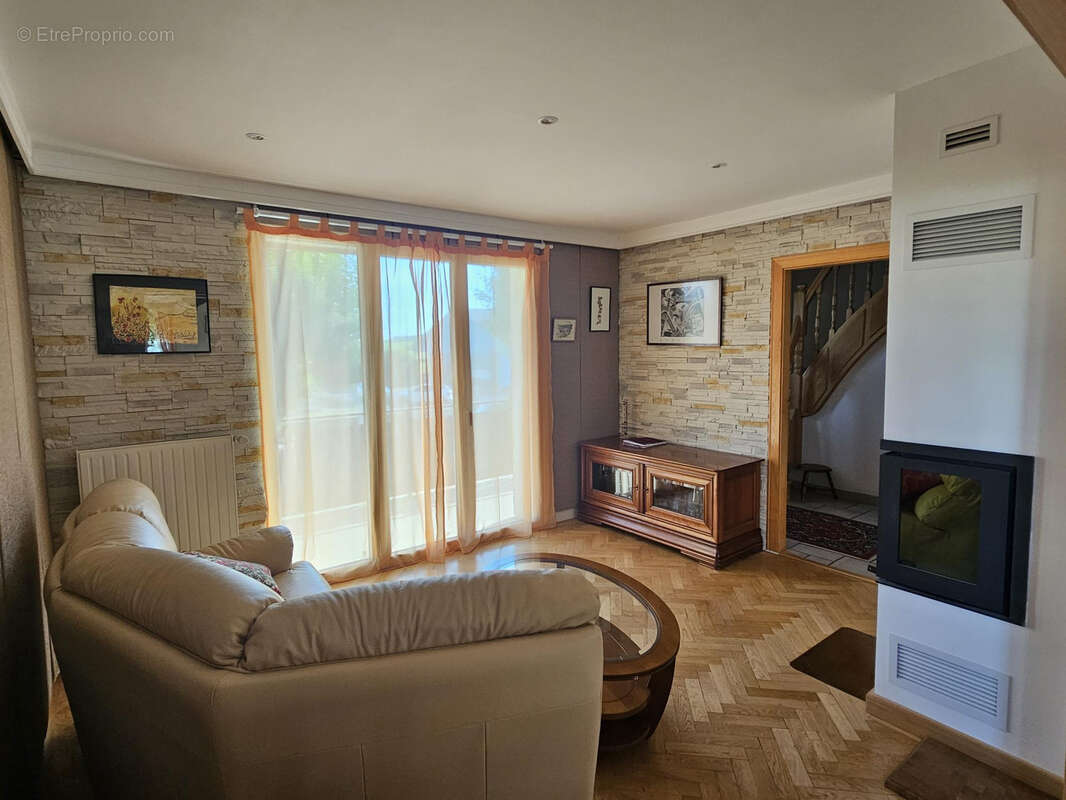Maison à VERCEL-VILLEDIEU-LE-CAMP