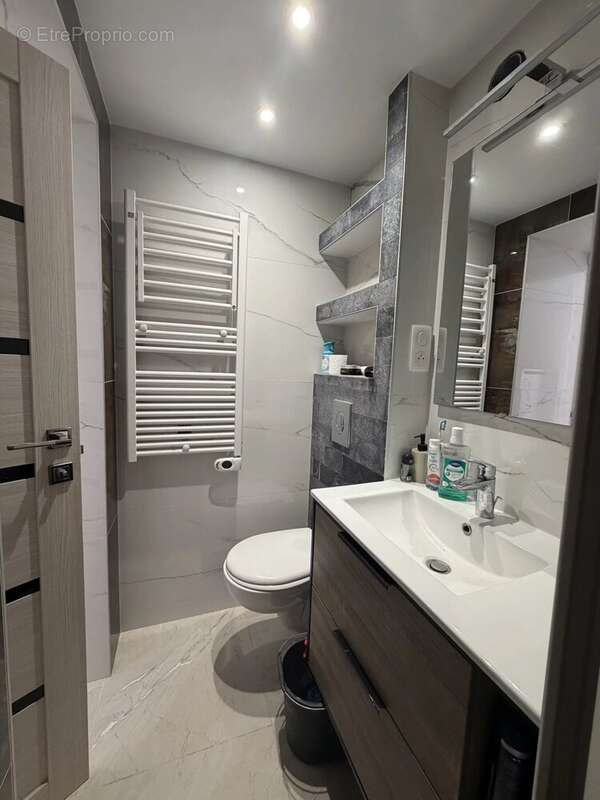 Appartement à CONTES