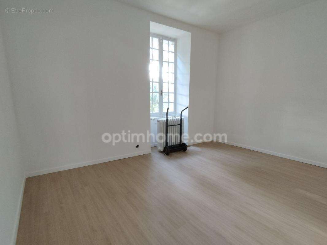 En Charente, ANGOULEME. Maison 145 m², 4 chambres, jardin clos 830 m² et grand garage - photo 8