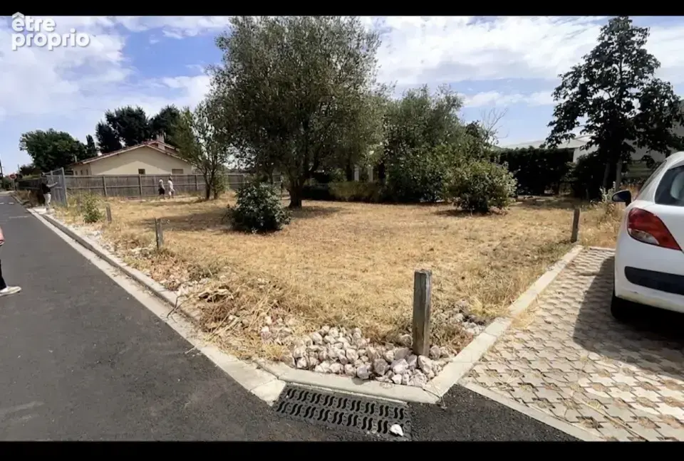 Terrain à LA SALVETAT-SAINT-GILLES