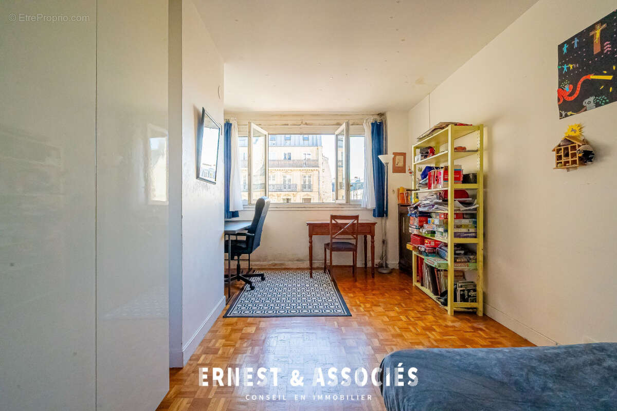 Appartement à PARIS-10E