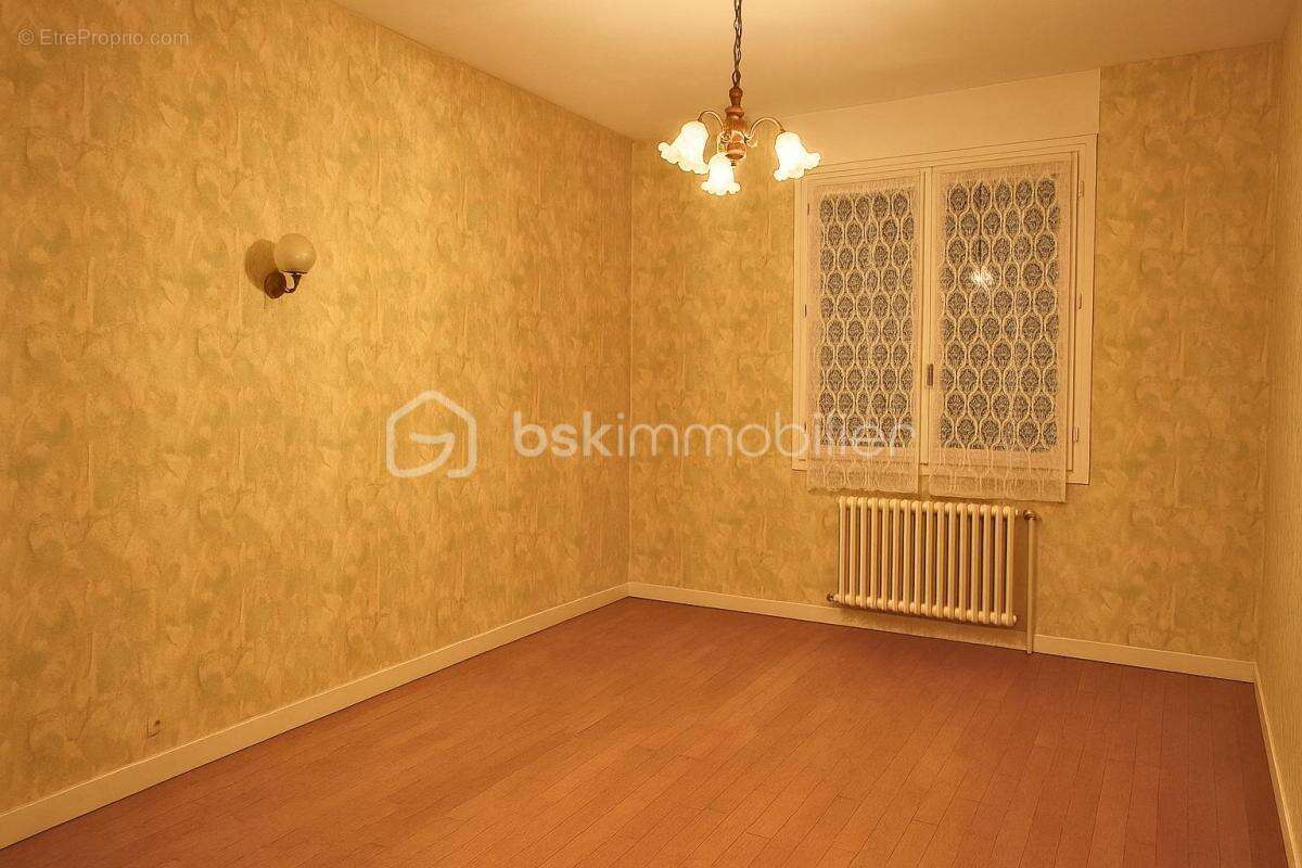 Maison à SAINT-BONNET-DE-MURE