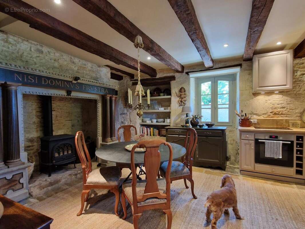 Demeure de charme avec Patio, piscine, tour au toit de lauze et jardin bucolique. - photo 13