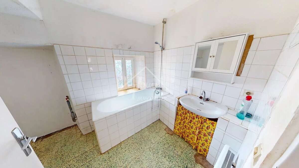 Maison à BELLENAVES