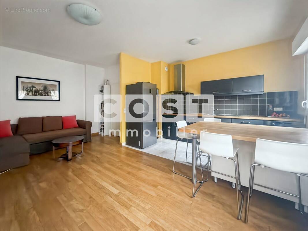 Appartement à LA GARENNE-COLOMBES