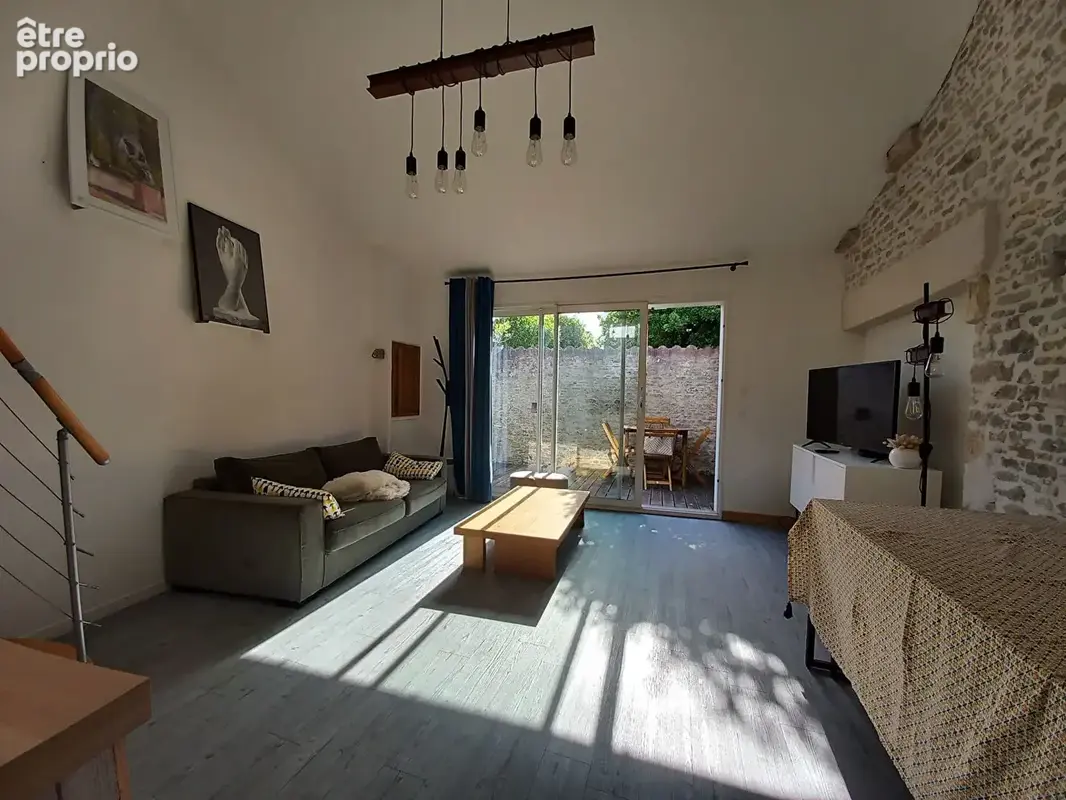 Ancien chai rénové de 57 m² avec patio : charme et authenticité ! - photo 13