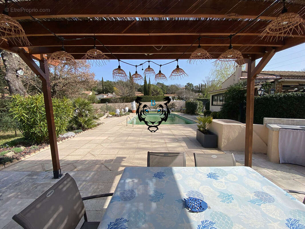 Maison à BAGNOLS-EN-FORET