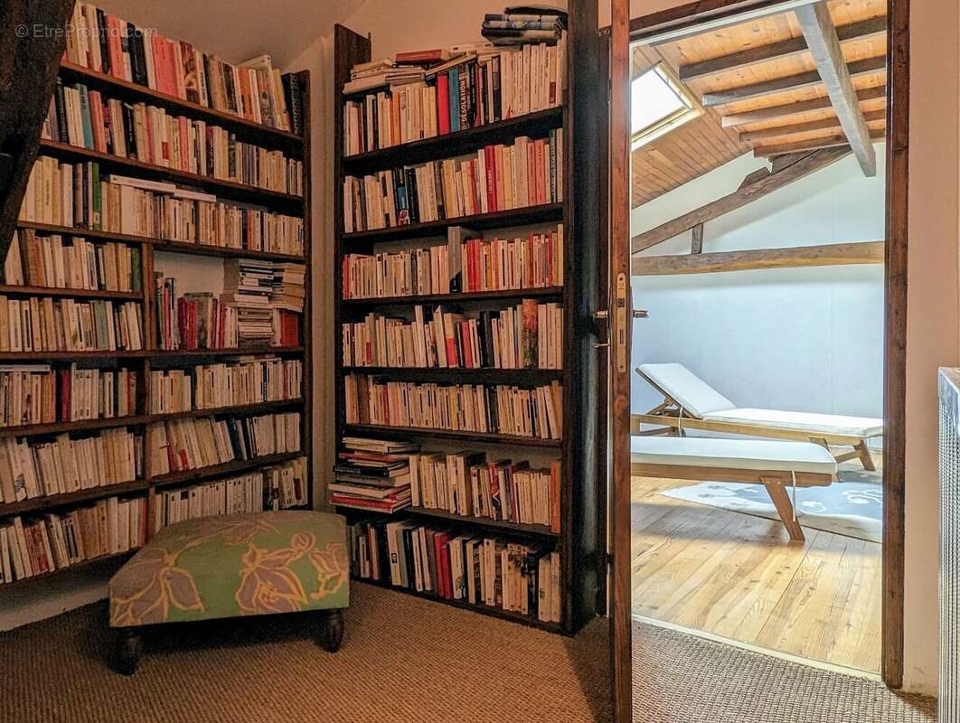 Maison de caractère avec 4 chambres sur 'environ 7318 m². - photo 35