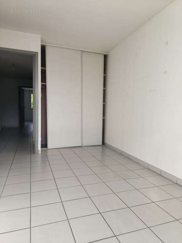 Appartement à SAINT-JEAN-DE-MUZOLS