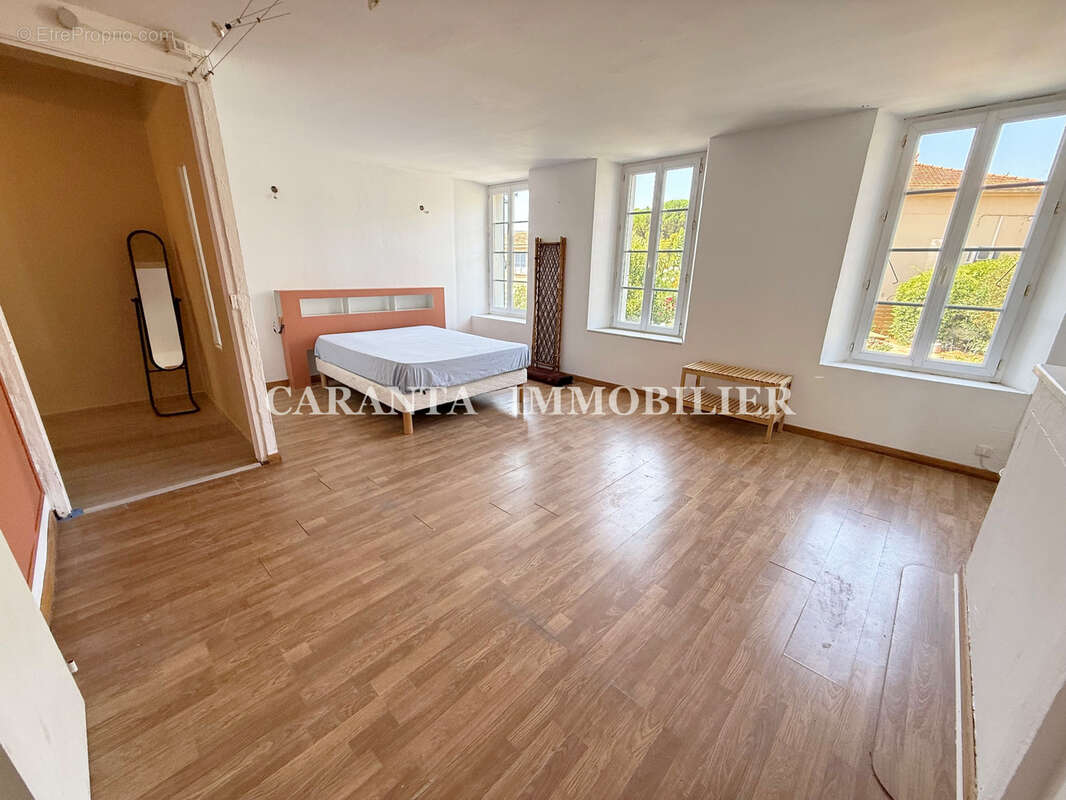 Vente Maison de village 5 pièces plan de la tour avec jardin composée de 2 appartements - photo 7