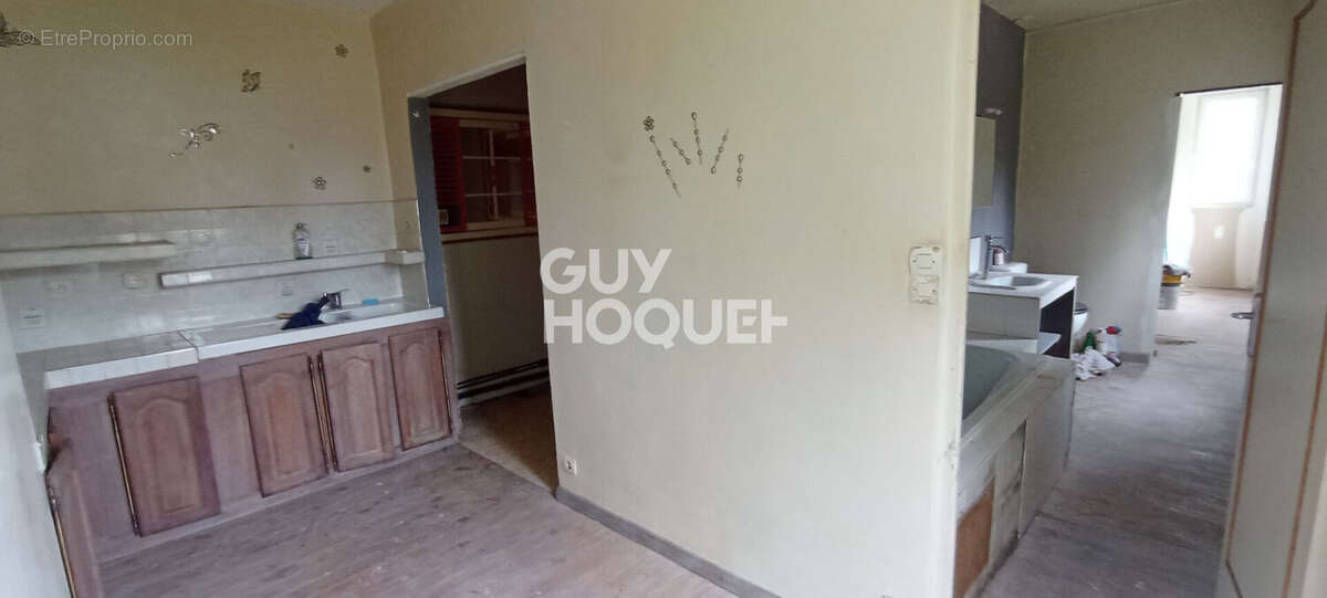 Maison à SAINT-CYR-DU-RONCERAY