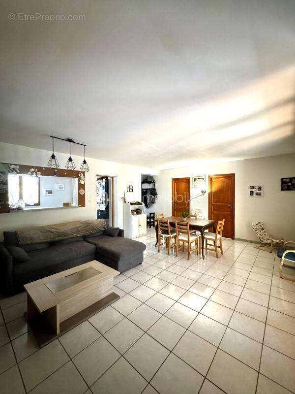 Maison à SAINT-LAURENT-DES-ARBRES