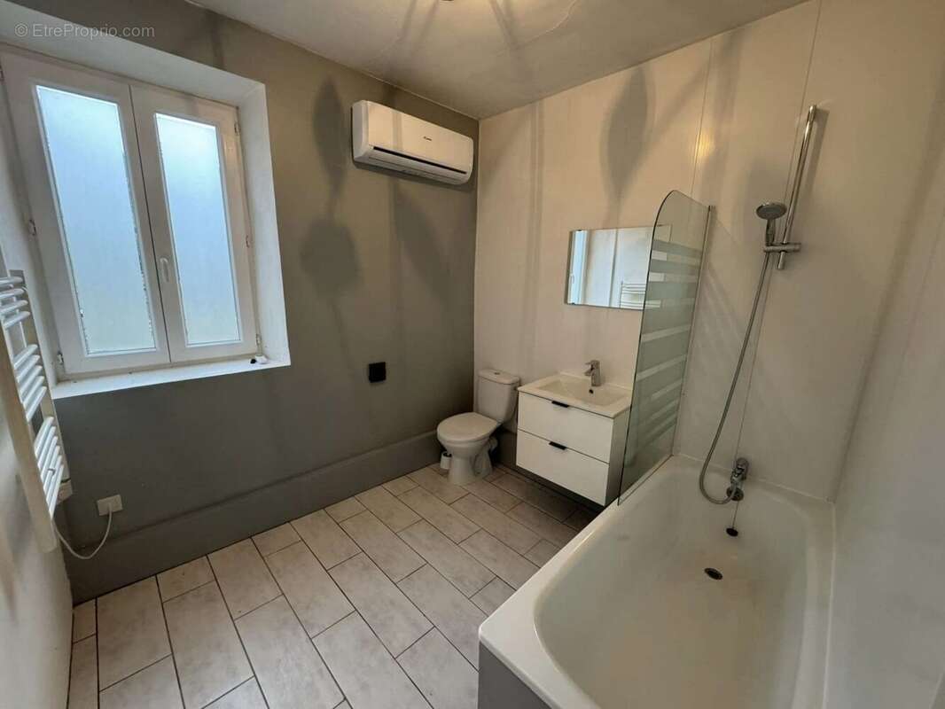 Maison à SAINT-ETIENNE-DE-FURSAC