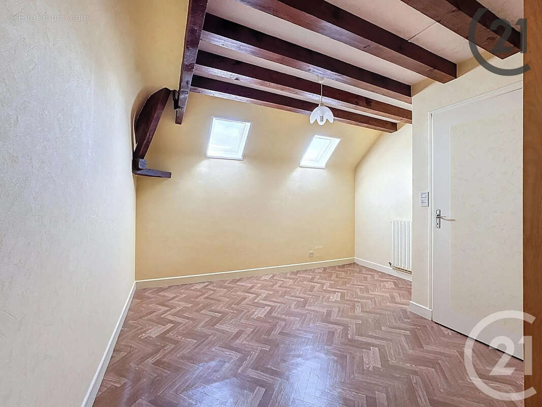 Maison à SAINT-JULIEN-LES-VILLAS