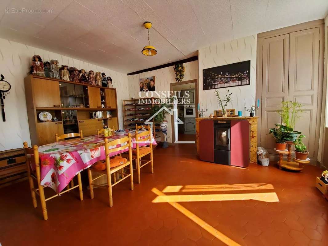 Maison à VILLENEUVE-SUR-YONNE