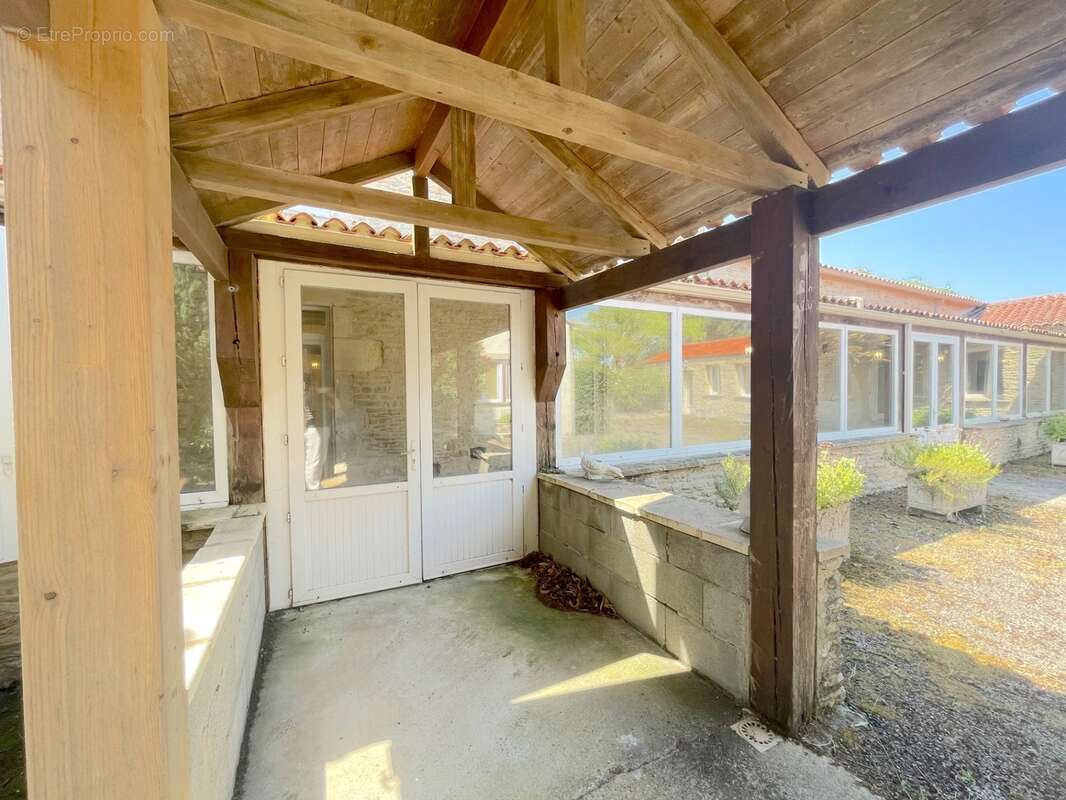 Ensemble immobilier mixte aux grands espaces : habitation & activité commerciale à Sainte-Radégonde-des-Noyers en VENDEE (85) - photo 34