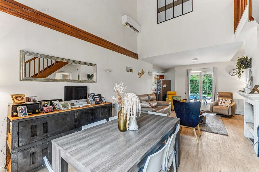 Maison à MONTAIGUT-SUR-SAVE