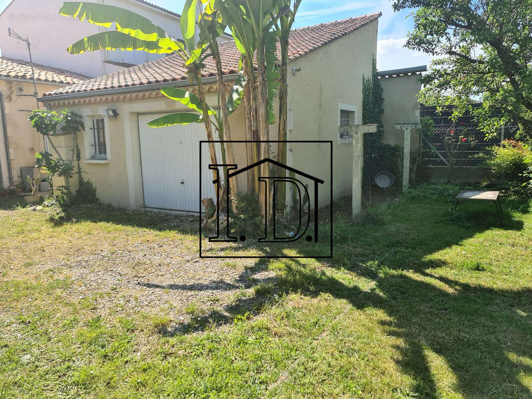 Garage - Maison à BERGERAC