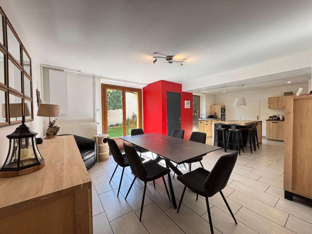 Maison à SAINT-ETIENNE-DE-CROSSEY