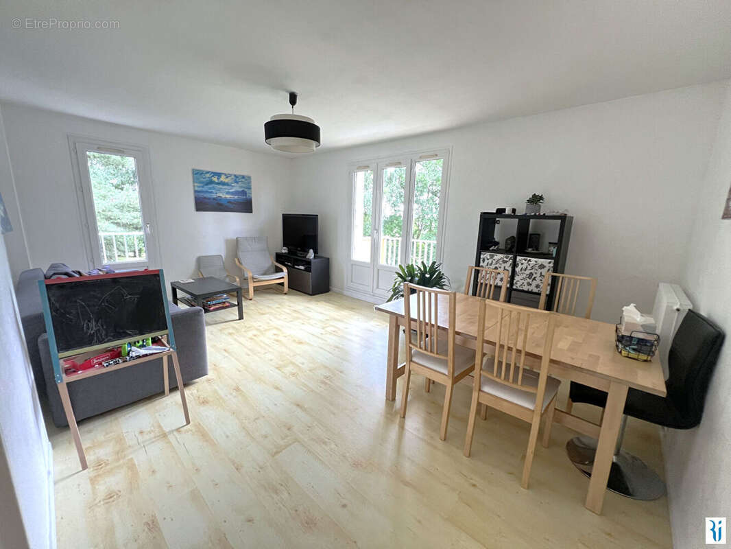 Appartement à LE MESNIL-ESNARD