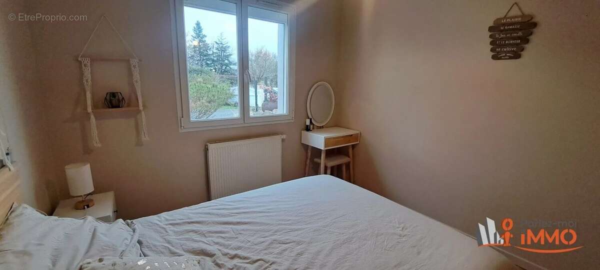 Maison à SAINT-BONNET-LES-OULES