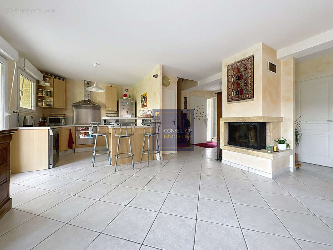 Maison à SAINTE-FOY-LES-LYON