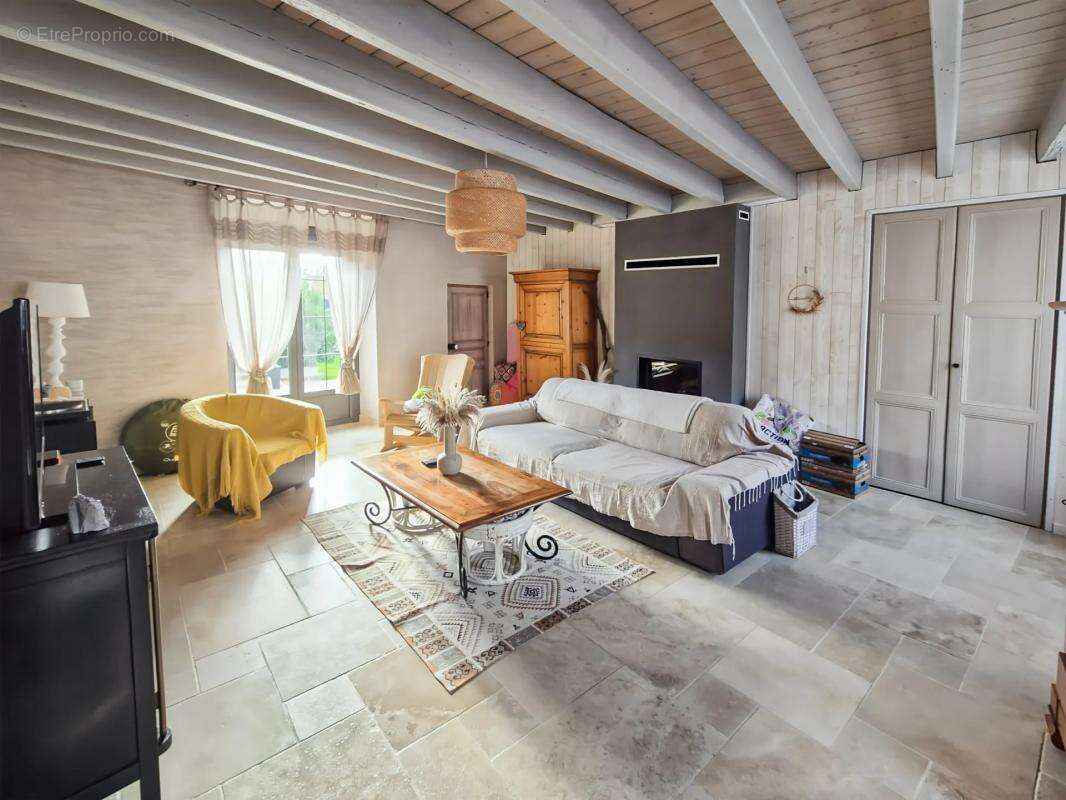 Maison à MONTREVAULT