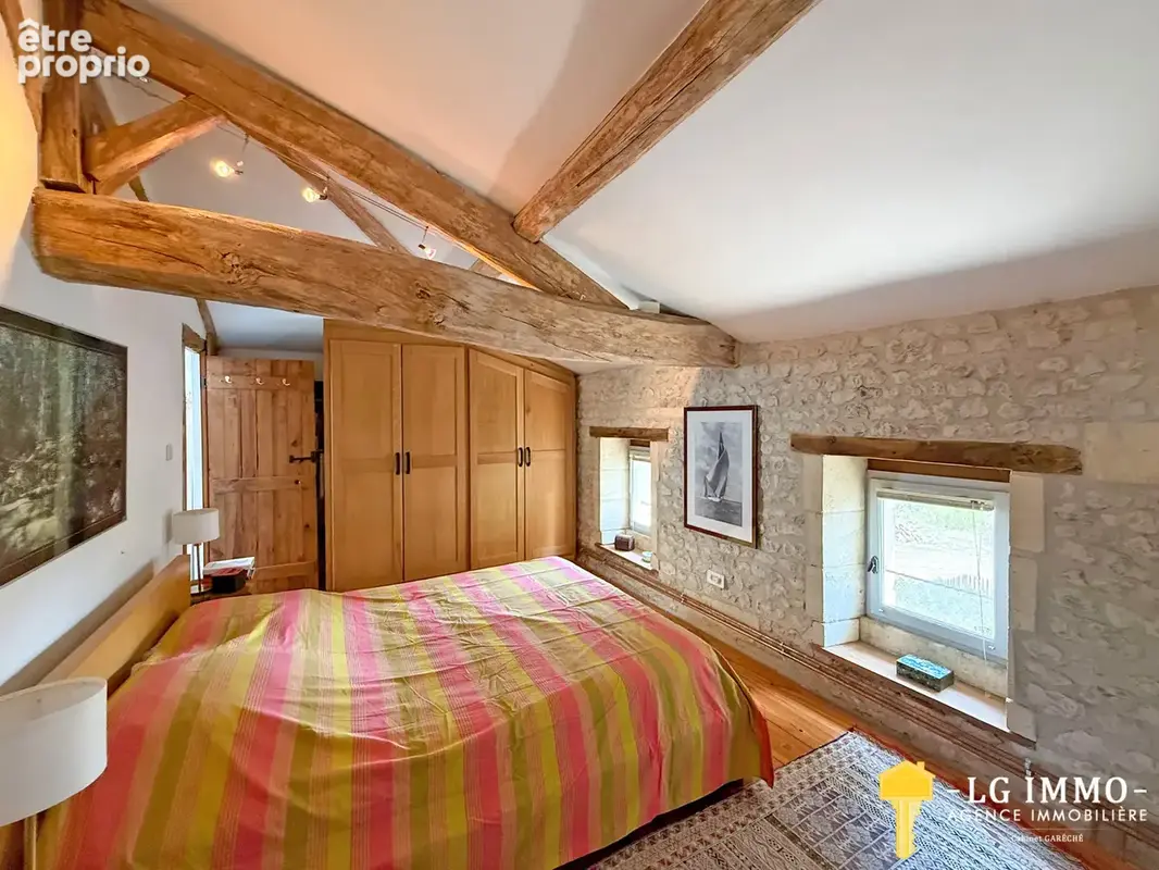 Bâtisse charentaise de 147 m2   Rénovation haut de gamme, piscine & grand terrain arboré   Proche Jonzac - photo 13