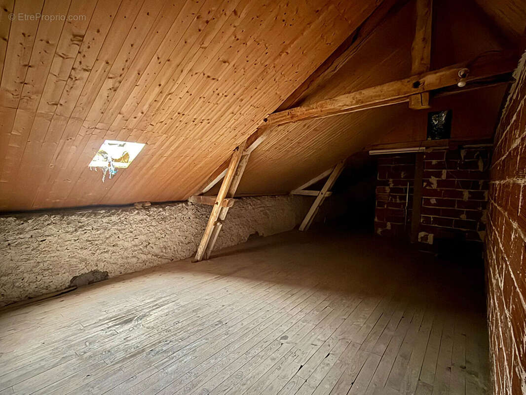 Maison à TOURZEL-RONZIERES